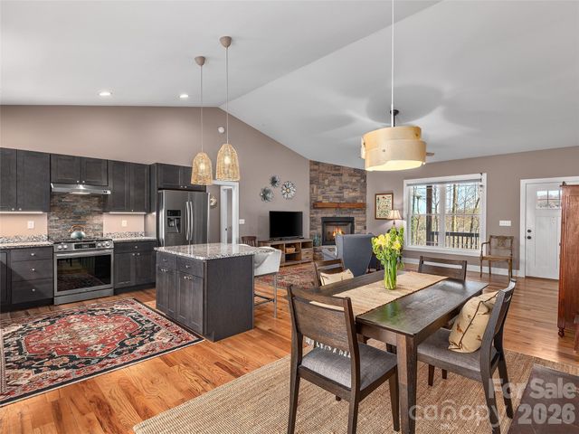 10 Starview Lane, Hendersonville, NC 28739