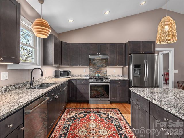 10 Starview Lane, Hendersonville, NC 28739