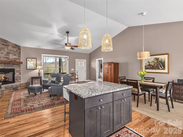 10 Starview Lane, Hendersonville, NC 28739