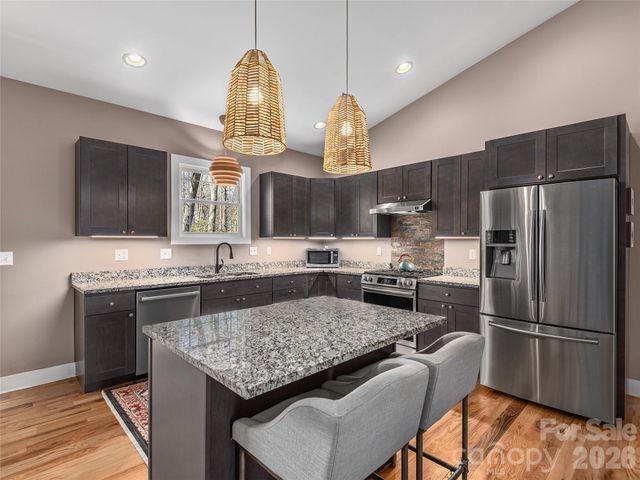 10 Starview Lane, Hendersonville, NC 28739