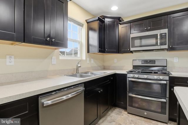 2606 WOODSPRING DR, York, PA 17402