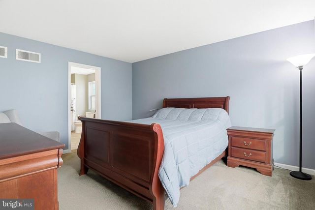 2606 WOODSPRING DR, York, PA 17402