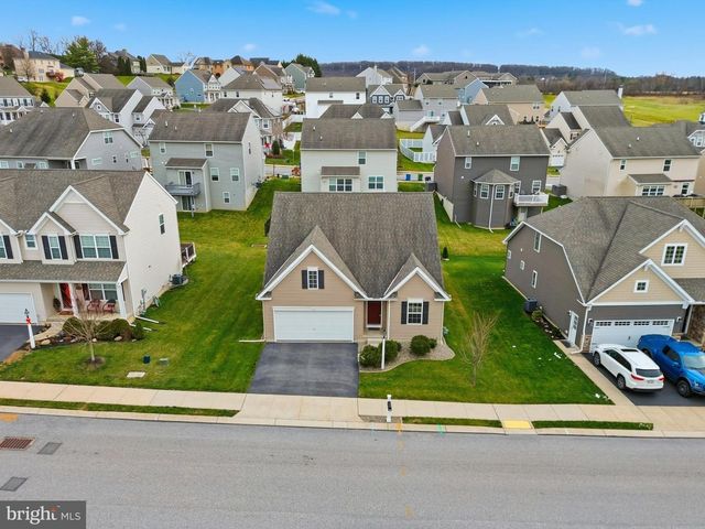 2606 WOODSPRING DR, York, PA 17402