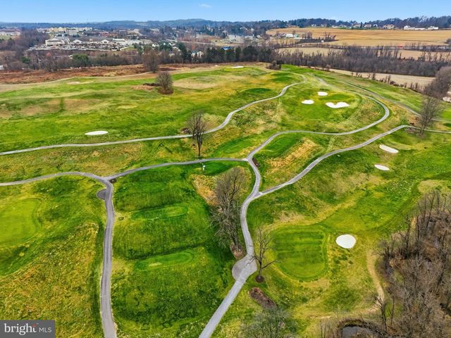 2606 WOODSPRING DR, York, PA 17402