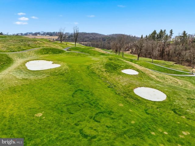 2606 WOODSPRING DR, York, PA 17402