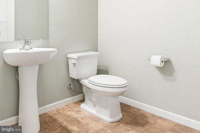 2606 WOODSPRING DR, York, PA 17402