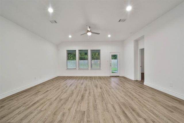 1008 Youth Water Road, Montgomery, TX 77316
