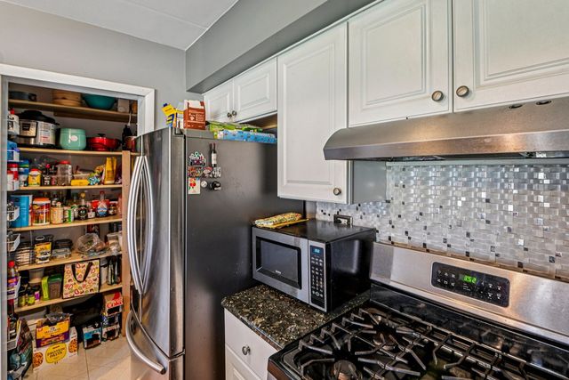 200 E Fountainview Lane 2A, Lombard, IL 60148