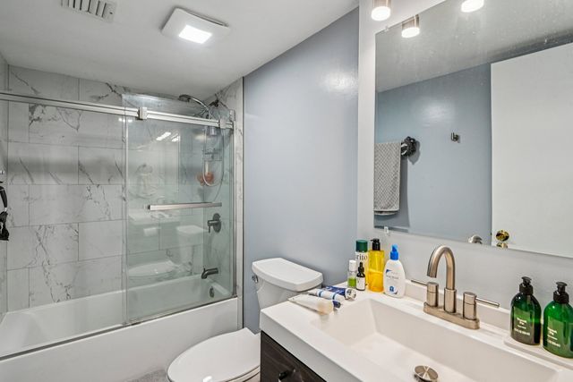 200 E Fountainview Lane 2A, Lombard, IL 60148