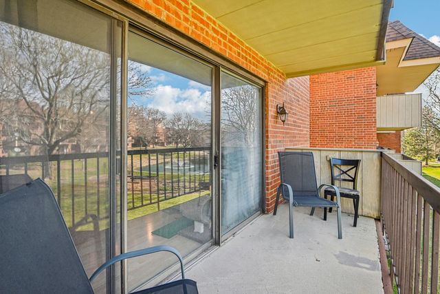 200 E Fountainview Lane 2A, Lombard, IL 60148