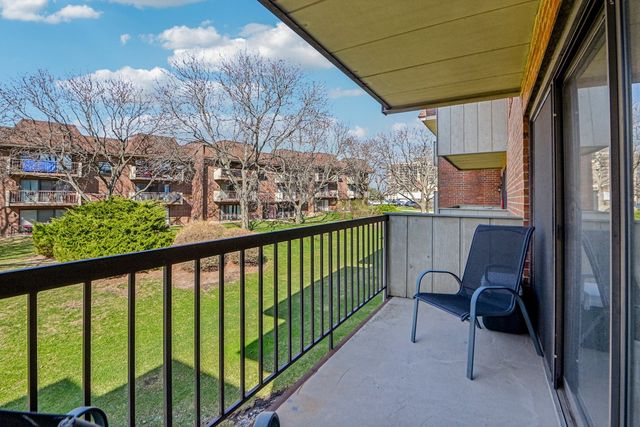 200 E Fountainview Lane 2A, Lombard, IL 60148