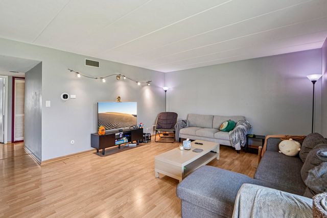 200 E Fountainview Lane 2A, Lombard, IL 60148