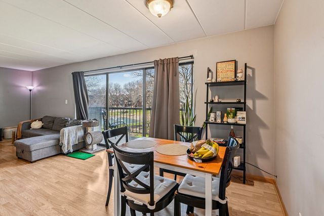 200 E Fountainview Lane 2A, Lombard, IL 60148