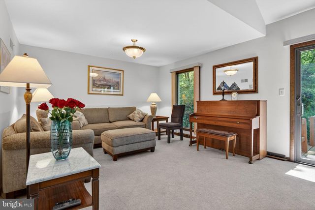 2624 SPRING VALLEY RD, Lancaster, PA 17601