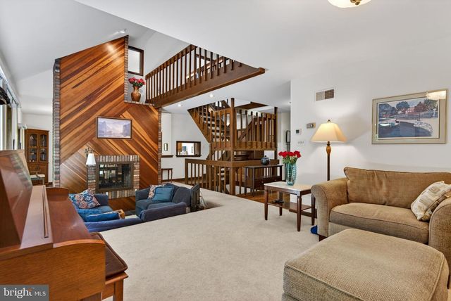 2624 SPRING VALLEY RD, Lancaster, PA 17601