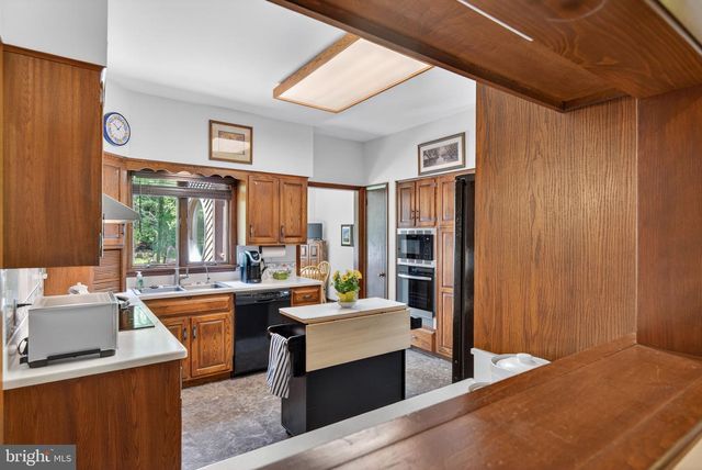 2624 SPRING VALLEY RD, Lancaster, PA 17601