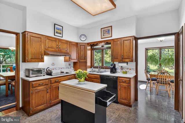 2624 SPRING VALLEY RD, Lancaster, PA 17601