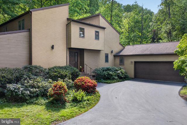 2624 SPRING VALLEY RD, Lancaster, PA 17601