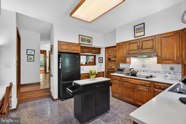 2624 SPRING VALLEY RD, Lancaster, PA 17601