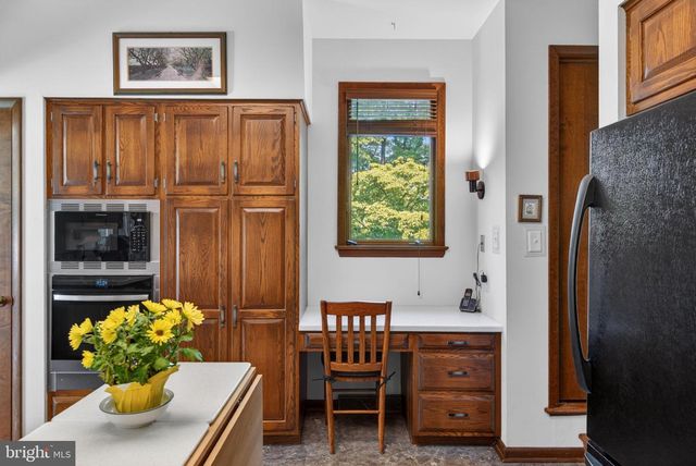 2624 SPRING VALLEY RD, Lancaster, PA 17601