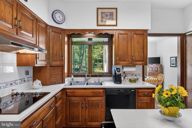 2624 SPRING VALLEY RD, Lancaster, PA 17601
