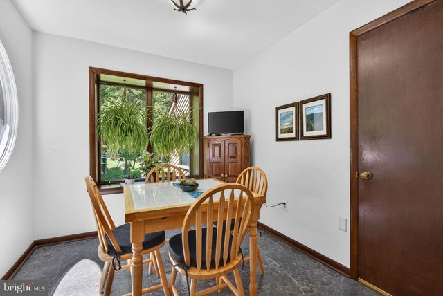 2624 SPRING VALLEY RD, Lancaster, PA 17601