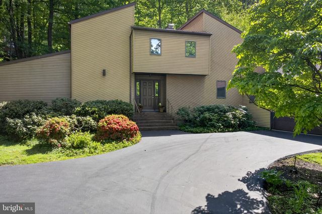 2624 SPRING VALLEY RD, Lancaster, PA 17601