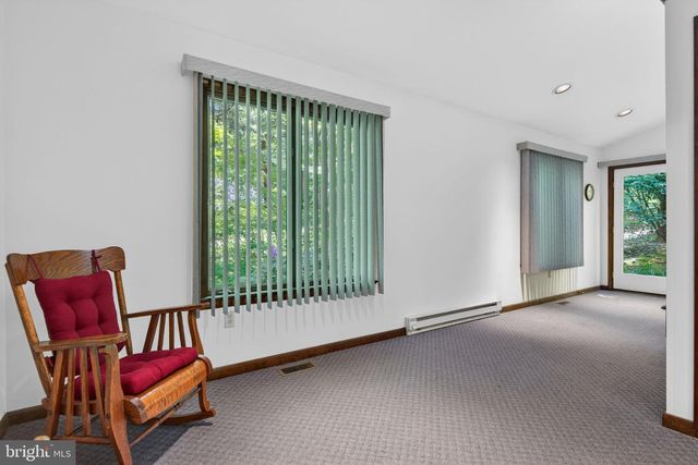 2624 SPRING VALLEY RD, Lancaster, PA 17601