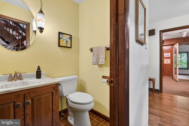 2624 SPRING VALLEY RD, Lancaster, PA 17601