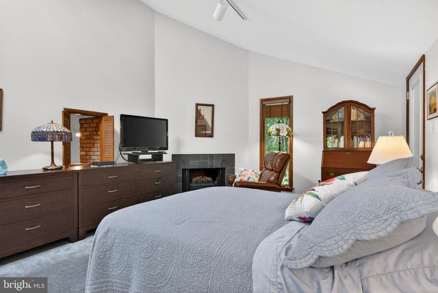 2624 SPRING VALLEY RD, Lancaster, PA 17601