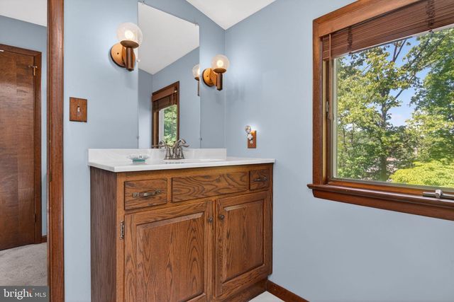2624 SPRING VALLEY RD, Lancaster, PA 17601