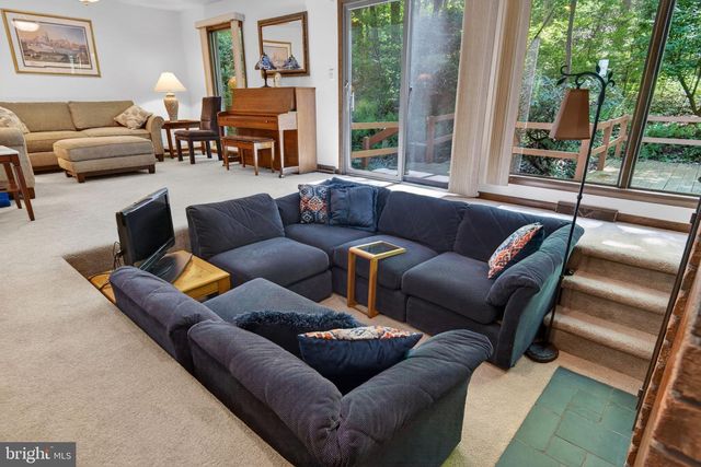 2624 SPRING VALLEY RD, Lancaster, PA 17601