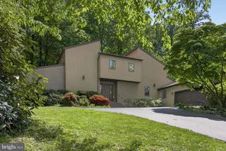 2624 SPRING VALLEY RD, Lancaster, PA 17601