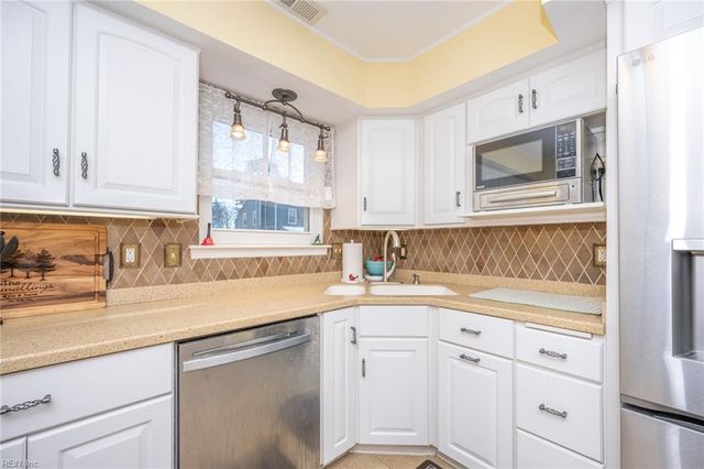 170 Little John PL, Newport News, VA 23602