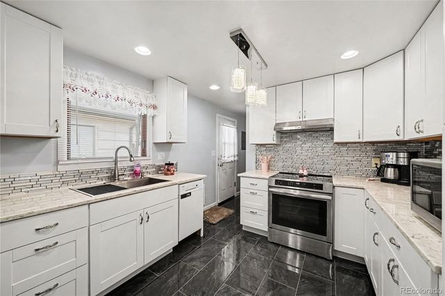 8 Elizabeth Court, Longmont, CO 80501