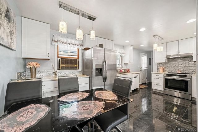 8 Elizabeth Court, Longmont, CO 80501