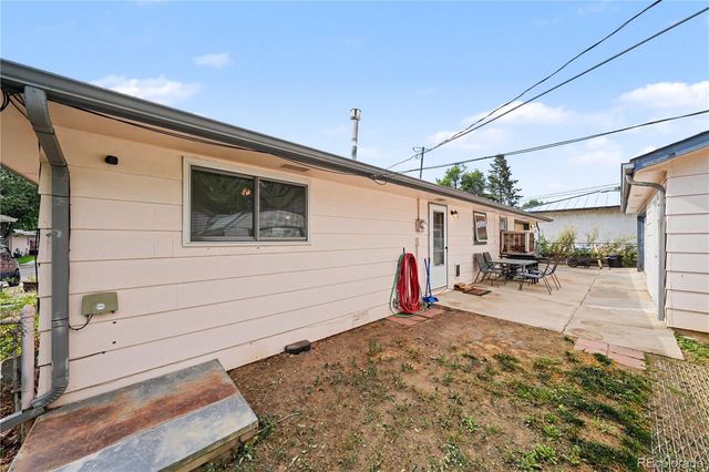 8 Elizabeth Court, Longmont, CO 80501