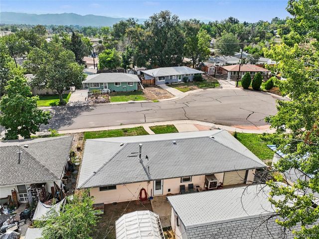 8 Elizabeth Court, Longmont, CO 80501