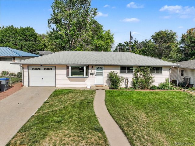 8 Elizabeth Court, Longmont, CO 80501