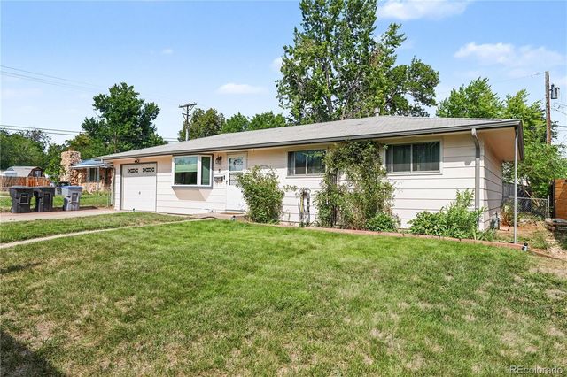 8 Elizabeth Court, Longmont, CO 80501