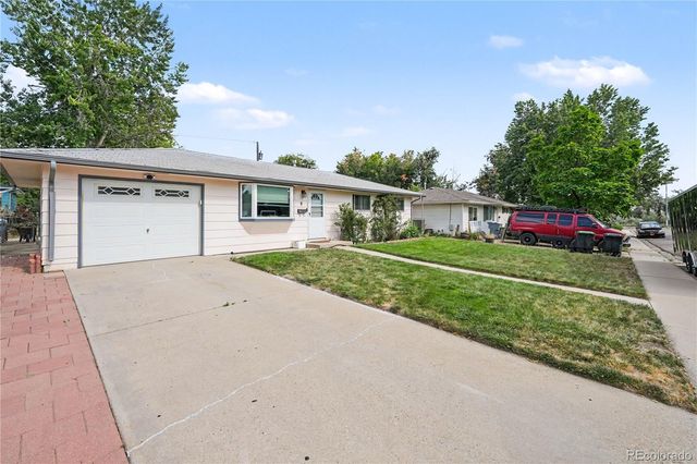 8 Elizabeth Court, Longmont, CO 80501
