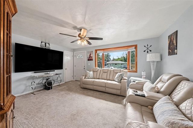 8 Elizabeth Court, Longmont, CO 80501