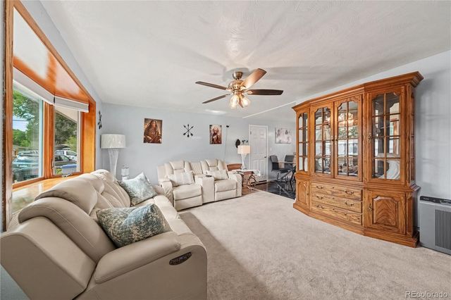 8 Elizabeth Court, Longmont, CO 80501