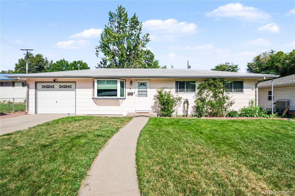 8 Elizabeth Court, Longmont, CO 80501