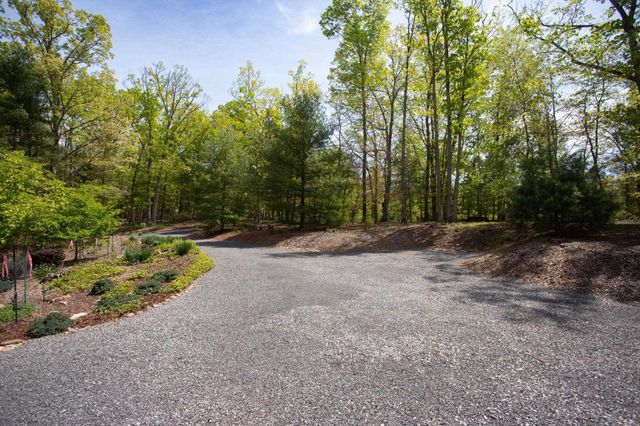 324 MOUNTAINTOP DR, Mathias, WV 26812