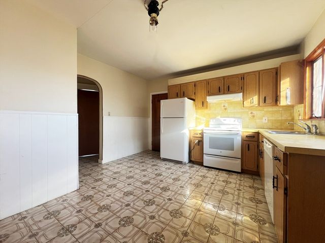 169 Grovers Ave, Winthrop, MA 02152