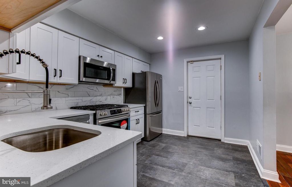 Image 10 of property listing at 3537 REISTERSTOWN RD, Baltimore, MD 21215