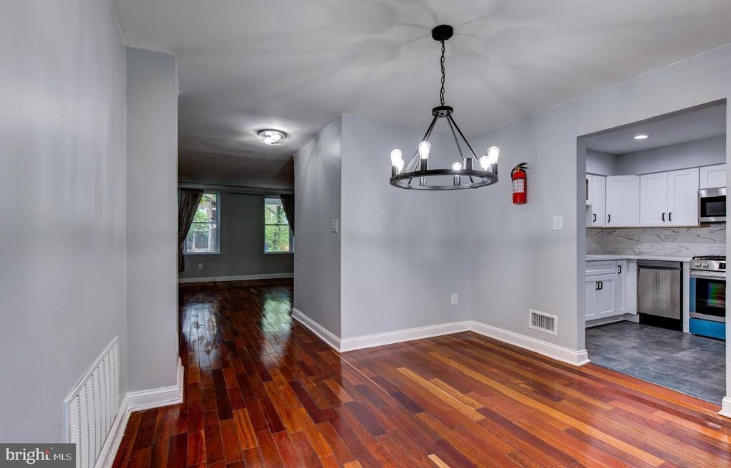 Image 5 of property listing at 3537 REISTERSTOWN RD, Baltimore, MD 21215