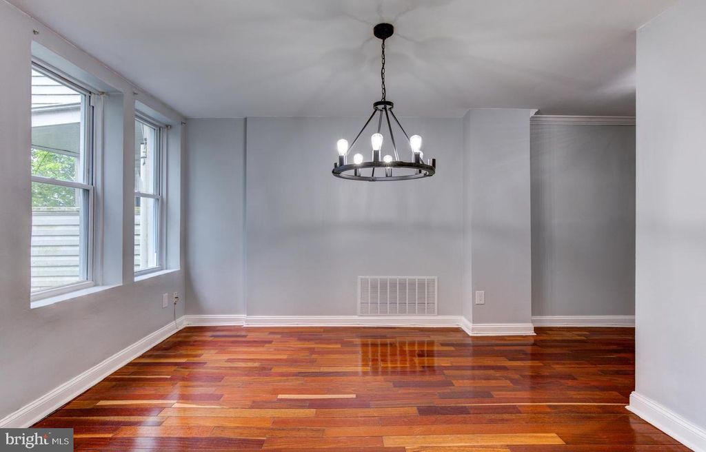 Image 6 of property listing at 3537 REISTERSTOWN RD, Baltimore, MD 21215