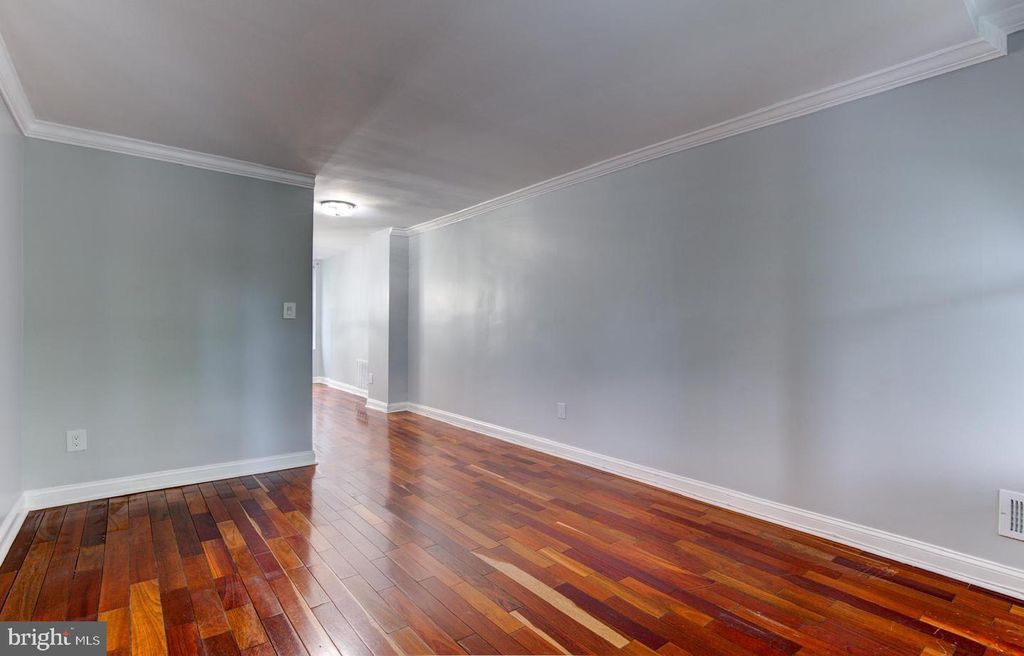 Image 8 of property listing at 3537 REISTERSTOWN RD, Baltimore, MD 21215